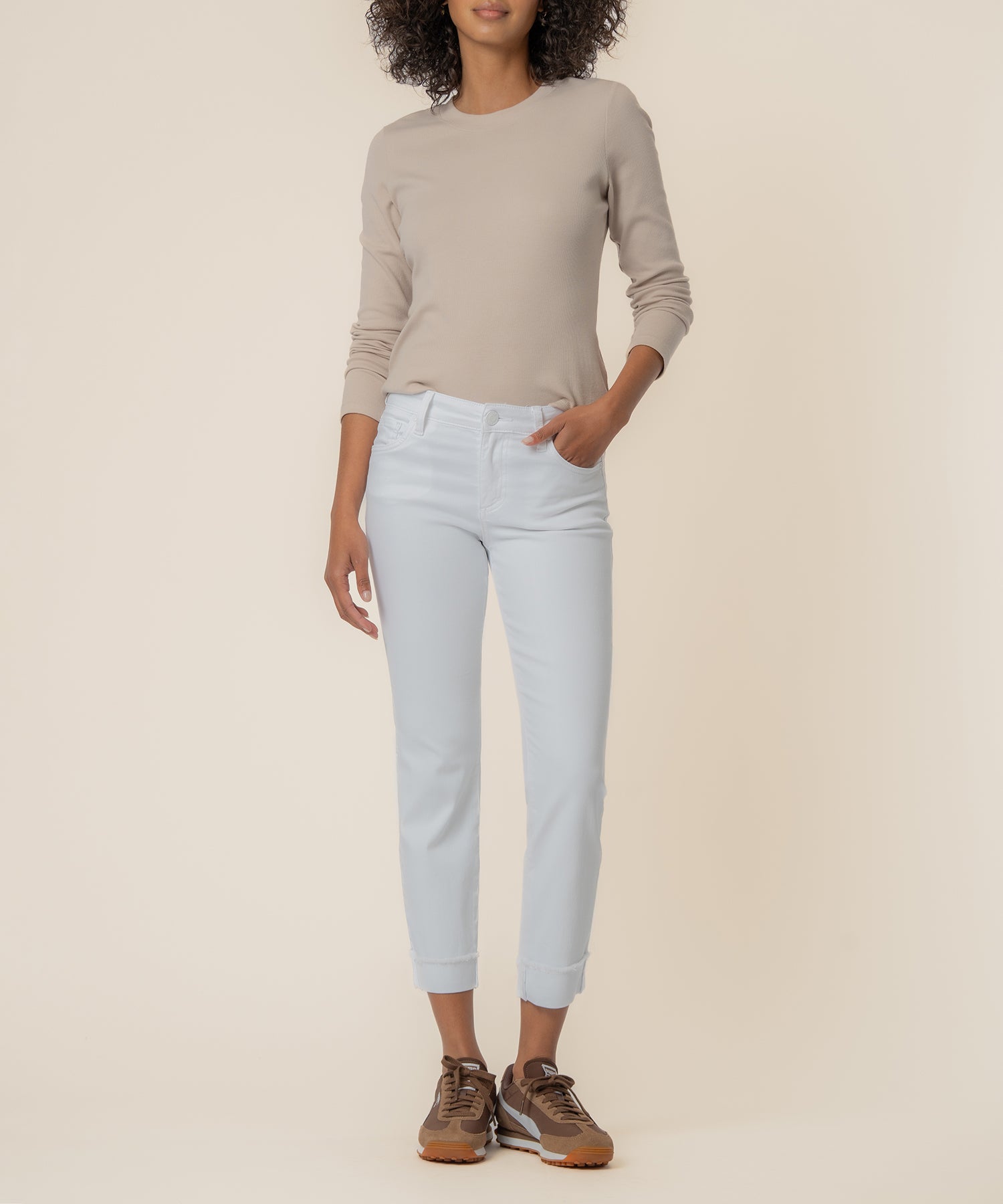 Amy Mid Rise Crop Straight Leg