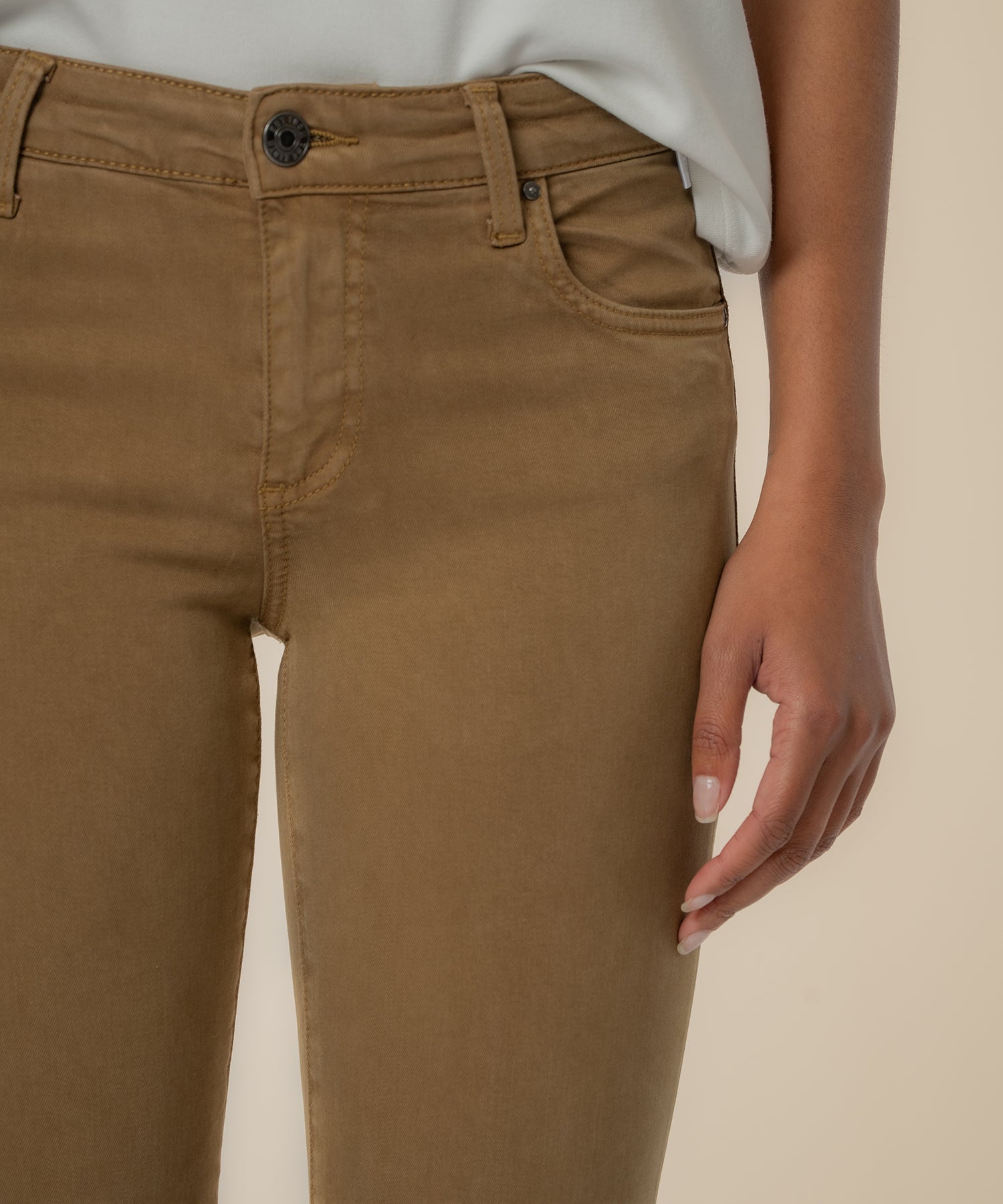 Amy Mid Rise Crop Straight Leg