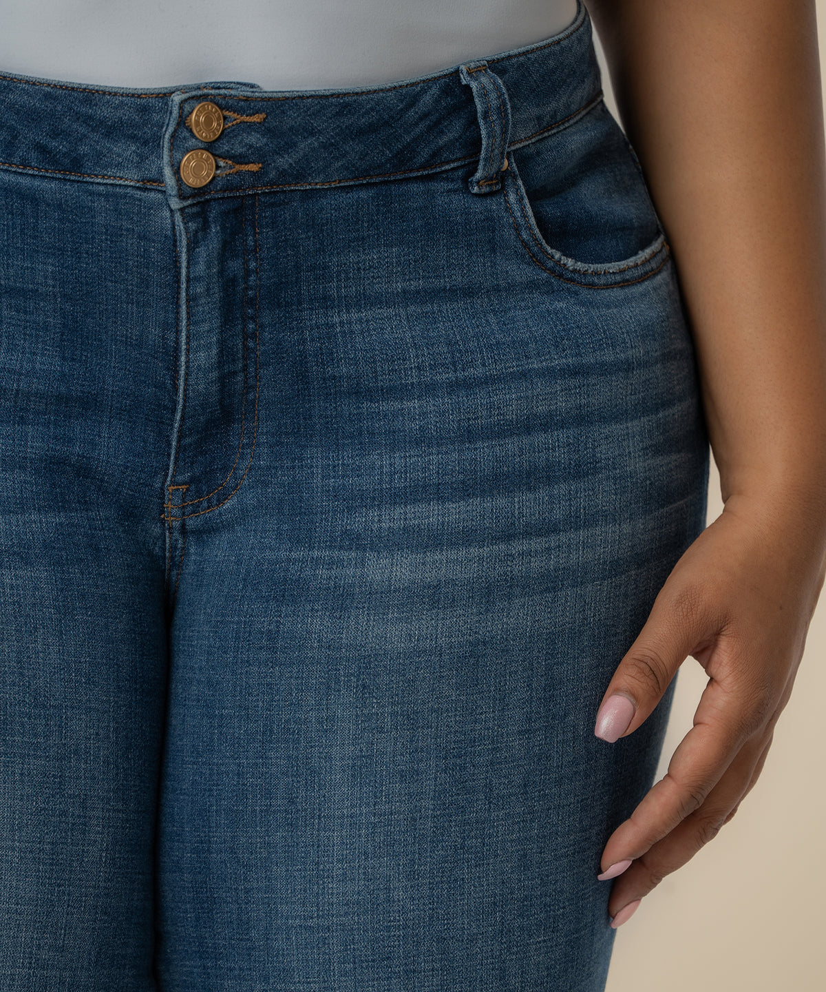 Amy Mid Rise Crop Straight, Plus