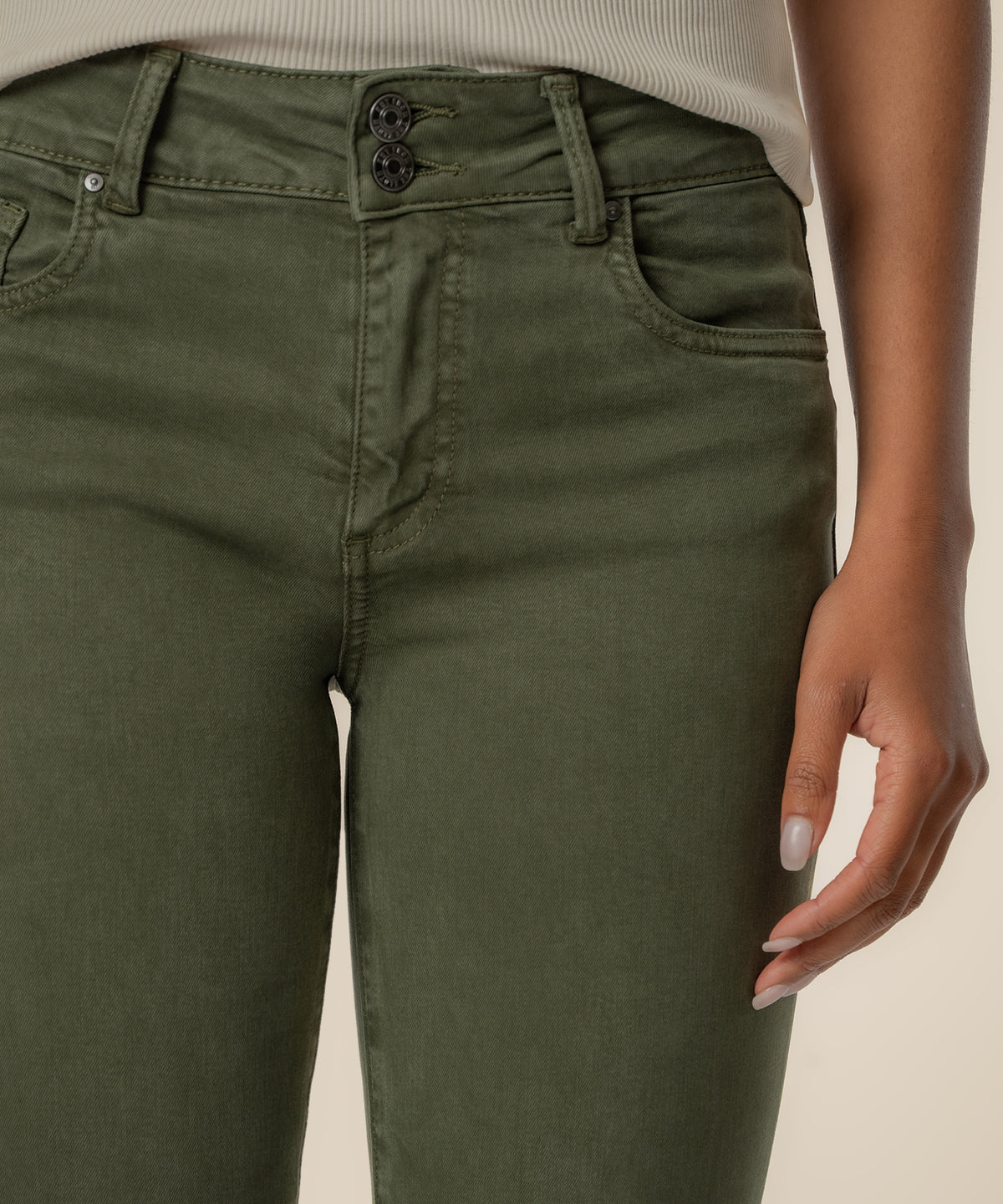 Amy Mid Rise Ankle Straight, Petite