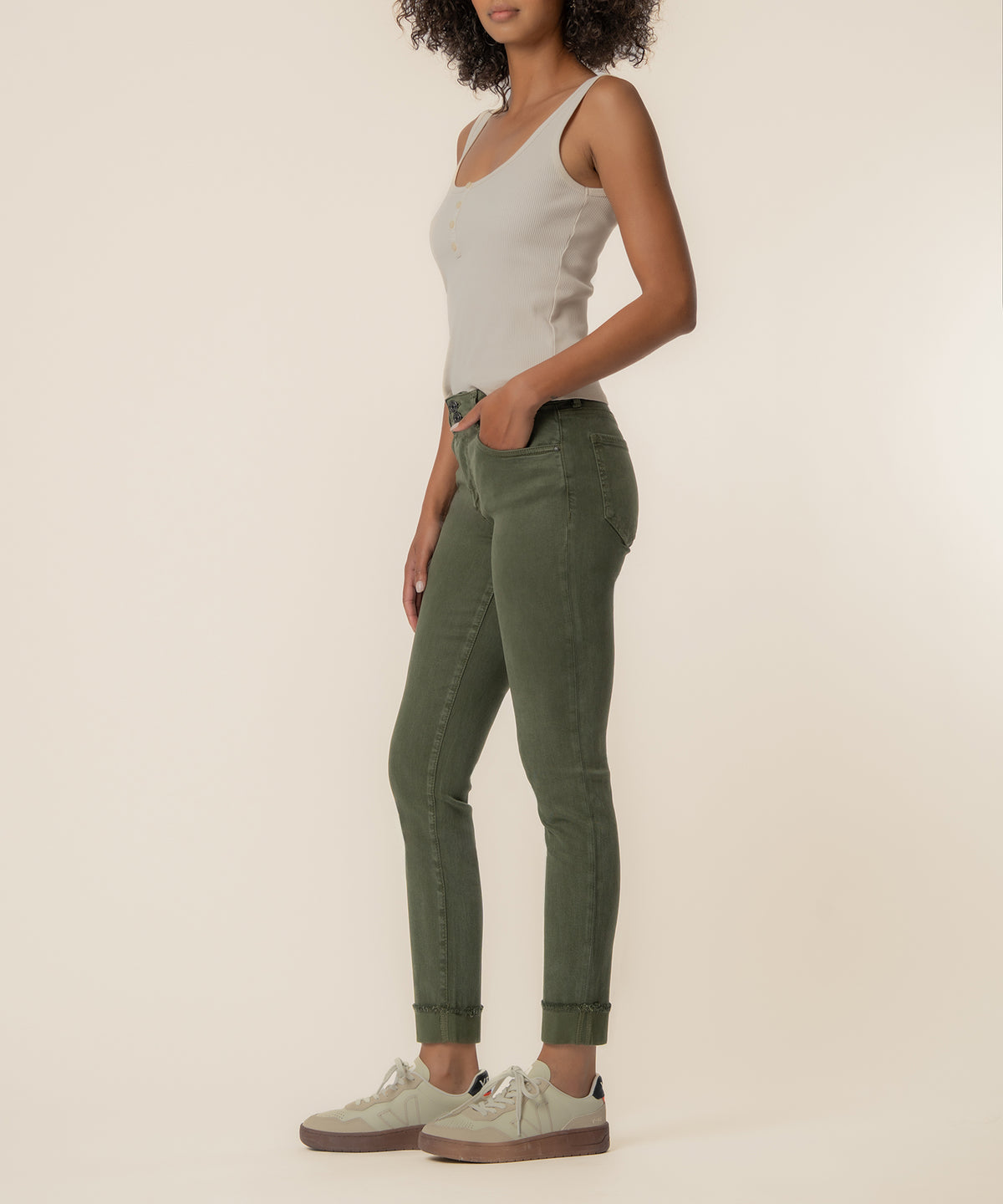 Amy Mid Rise Ankle Straight, Petite